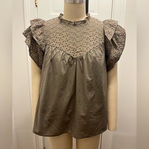 Target top size M with eyelet sleeve